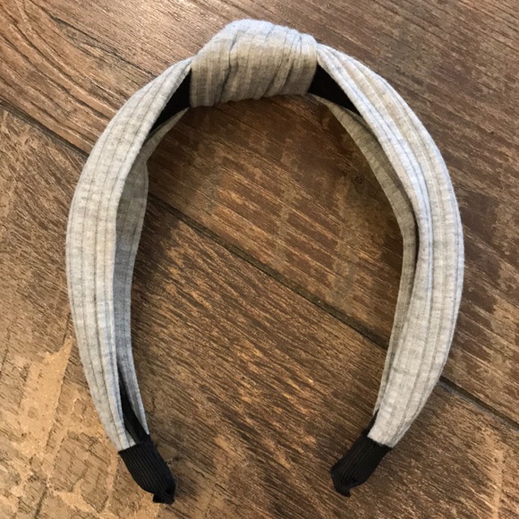 NWOT Twisted Rib Knit Knot Headband - Picture 5 of 5